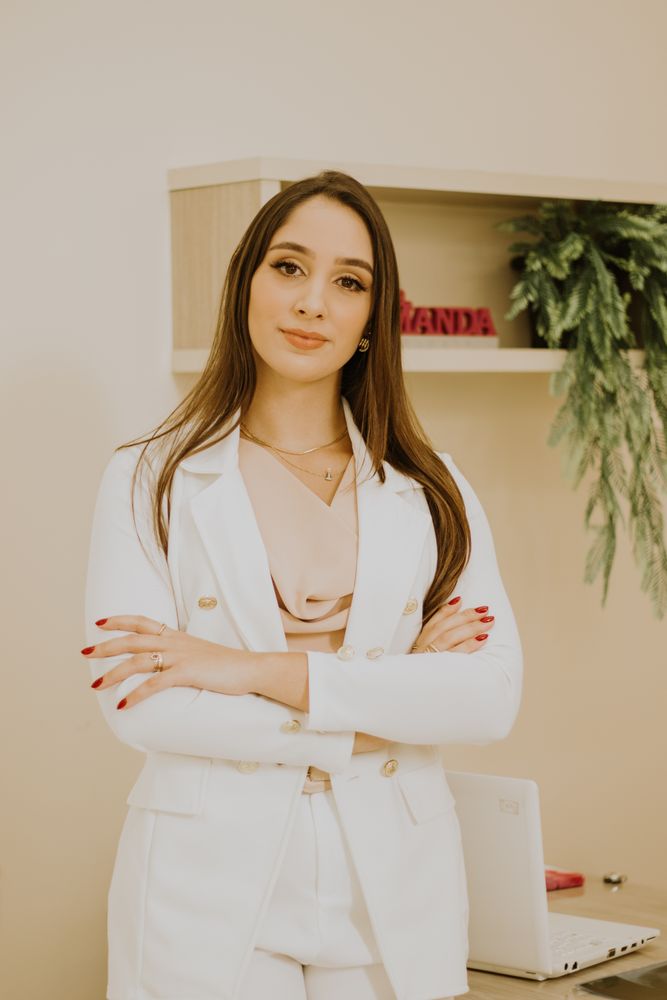 Mulher executiva em um ambiente corporativo